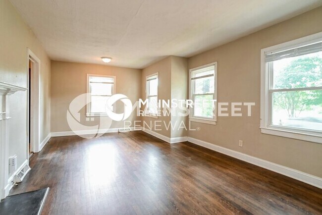 Building Photo - 3 Bedroom Pet-Friendly Home in Charlotte, NC with Main Street Renewal