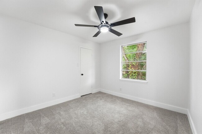 Building Photo - 3714 Brookmeade Dr