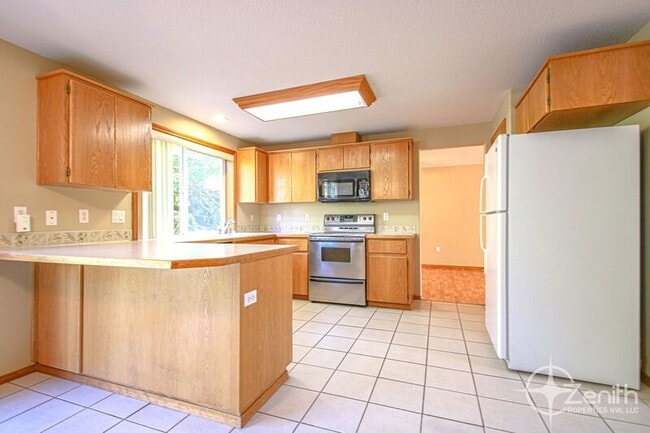 Building Photo - 3907 SE Sunrise Dr