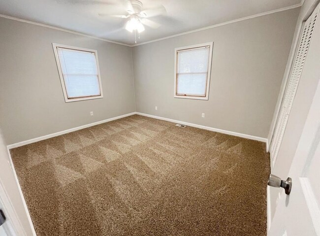 Masterbed - 12 Circle Dr