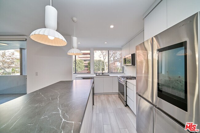 Building Photo - 145 S Maple Dr