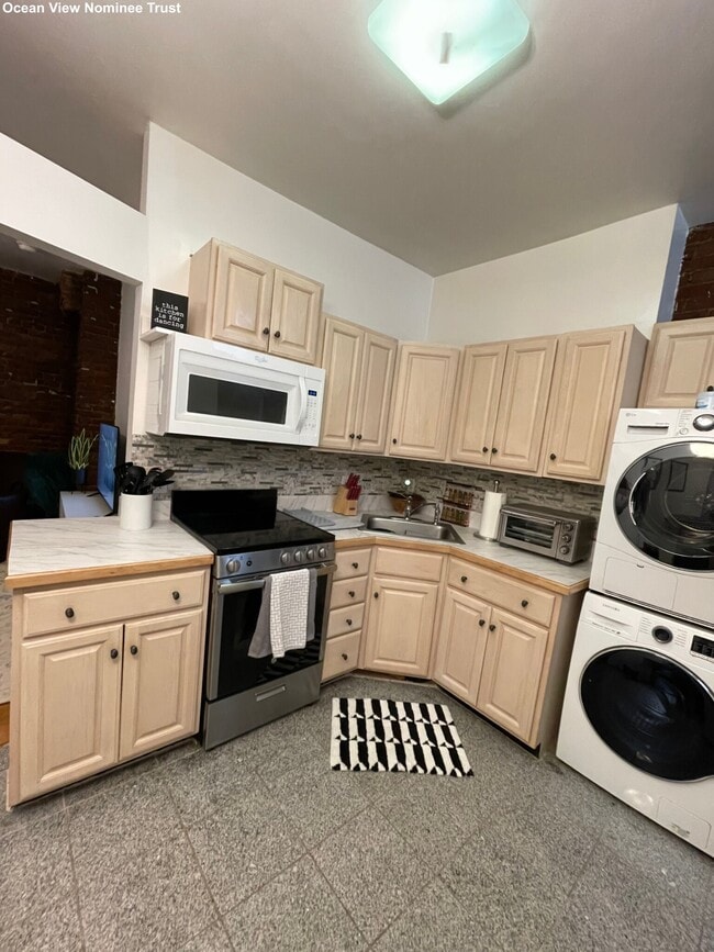 Primary Photo - 84 Prince St