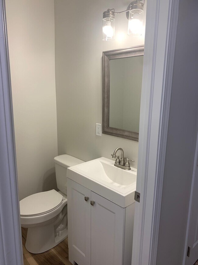 Building Photo - 1109 S Champion Ave