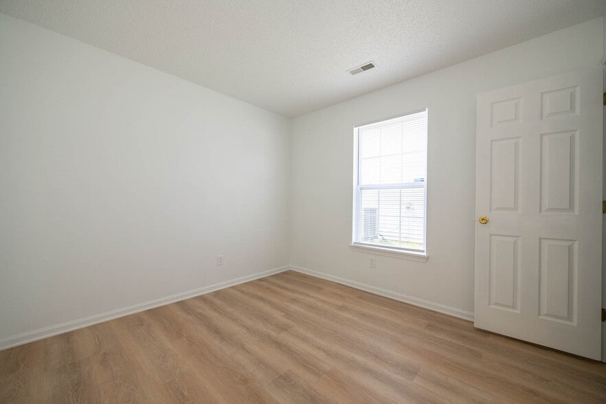Building Photo - 9661 Trail Dr