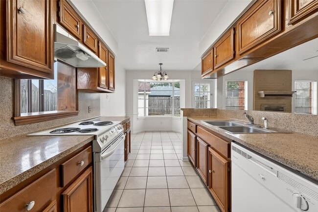 Building Photo - 2709 Lee Cir