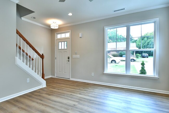 Building Photo - Gorgeous Townhome