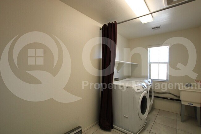 Building Photo - 12123 W Cottontail Ln