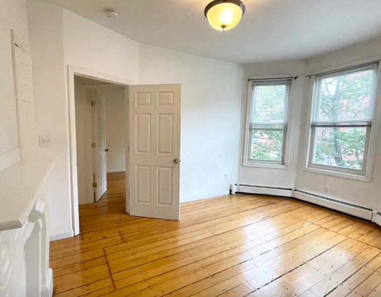 Building Photo - 44 Delle Ave