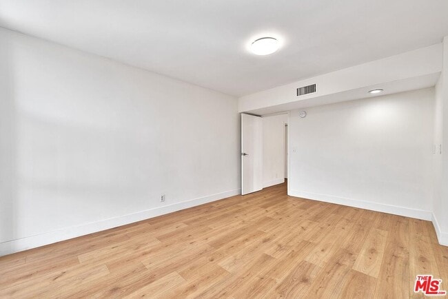 Building Photo - 9221 Charleville Blvd