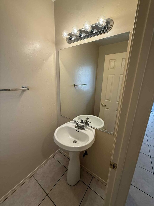 Building Photo - 500 N Forgeus Ave