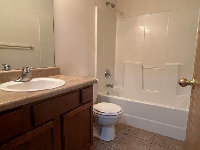 Building Photo - Great Nixa Location!