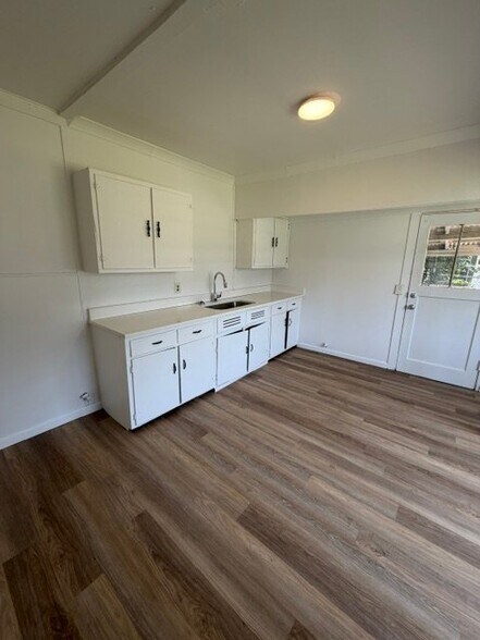 Building Photo - 540 Dunbar Ave