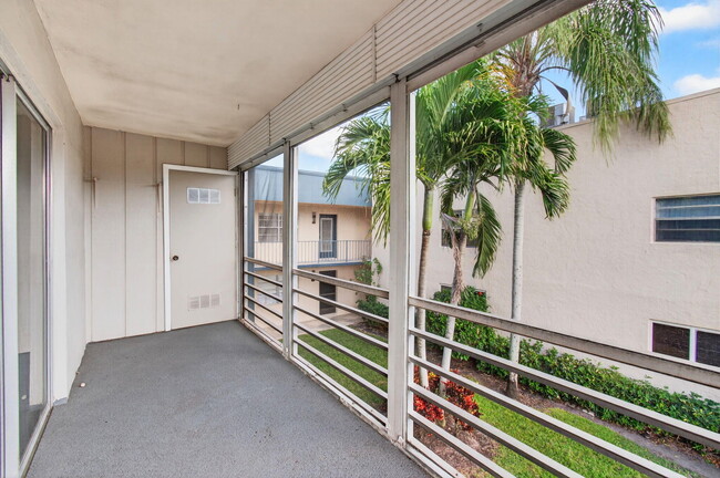 Building Photo - 180 Flanders C