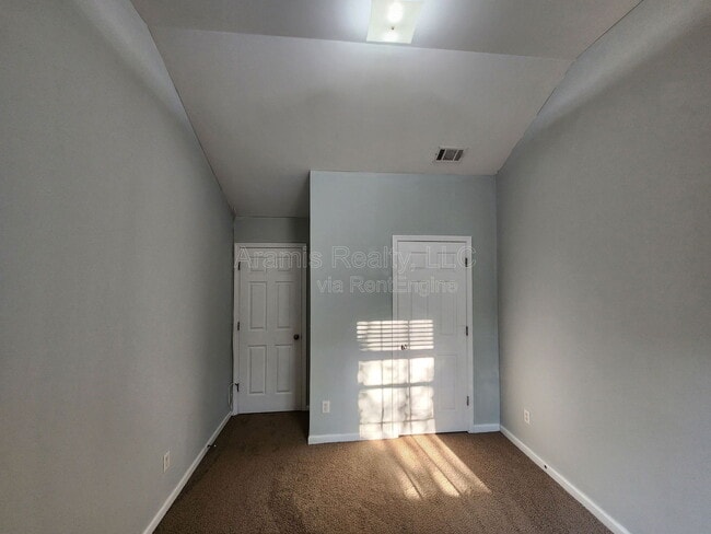 Building Photo - 5860 el Segundo Way