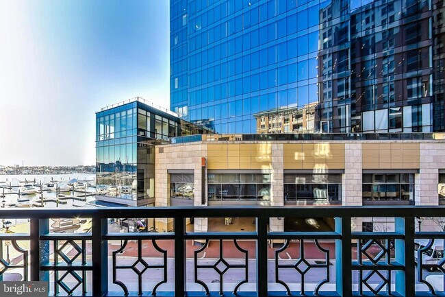 Building Photo - 717 President St