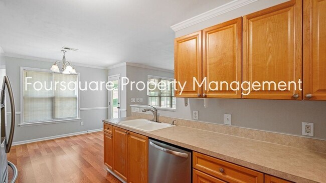 Building Photo - End Unit Townhome | Sunroom| Community Poo...