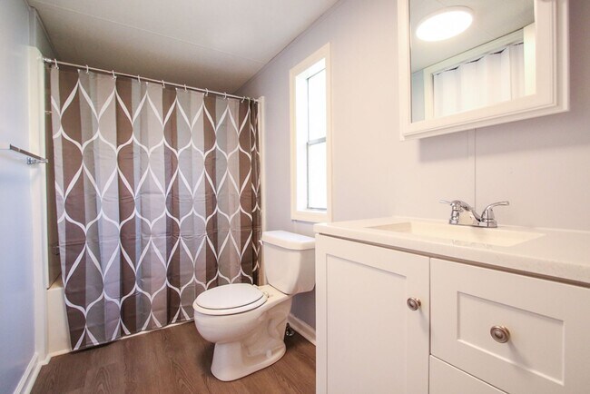Building Photo - 351 Green Oaks Ct