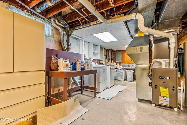 Building Photo - 1515 Vivian Ln