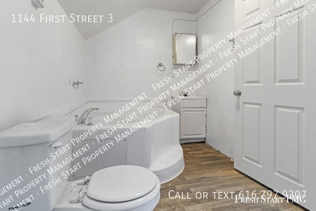 Building Photo - 1144 First Street 3-