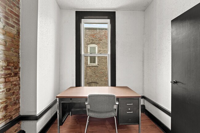 Building Photo - 136 Court St