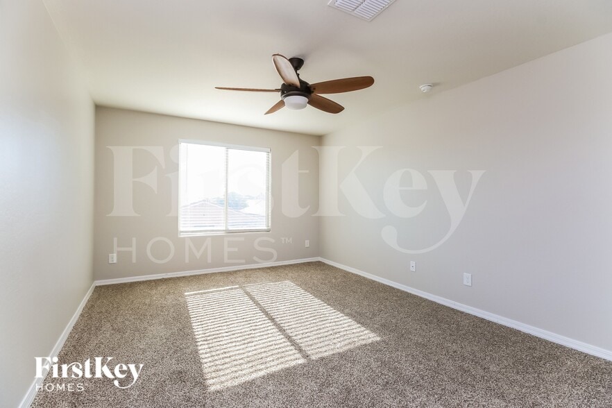 Building Photo - 38137 La Paz St