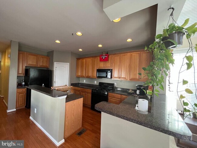 Building Photo - 43326 Columbus St