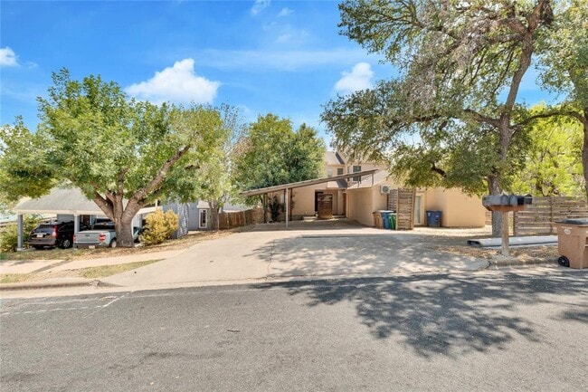 Building Photo - 6711 Deatonhill Dr