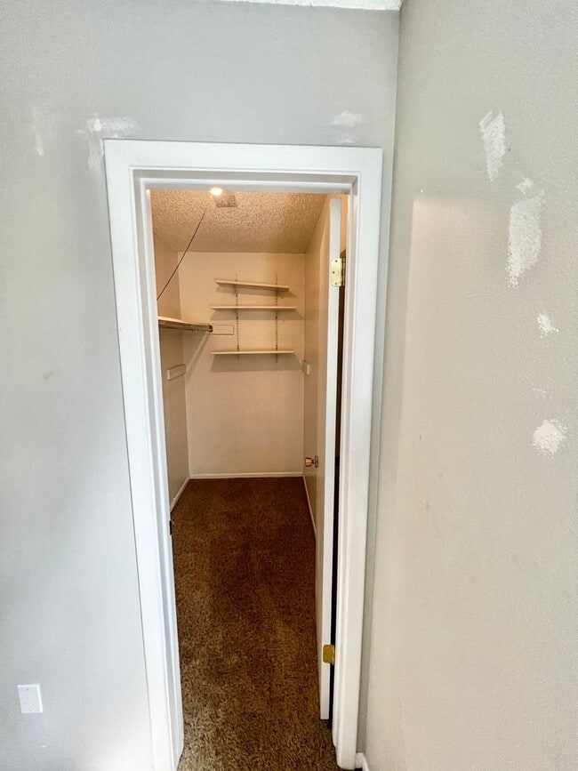 Building Photo - New on the Market! Charming 3-Bed, 1.5-Bat...