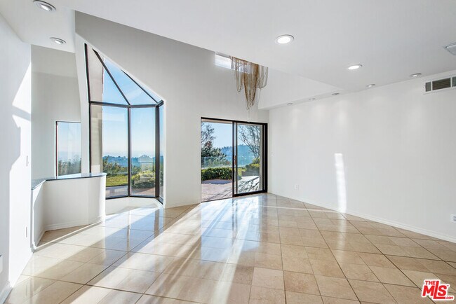 Building Photo - 7940 Vulcan Dr