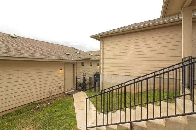 Building Photo - 315 N Heatherwilde Blvd