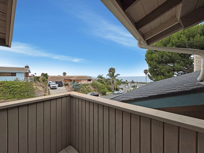 Building Photo - Beautifully Renovated 3BD/2.5BA House in L...