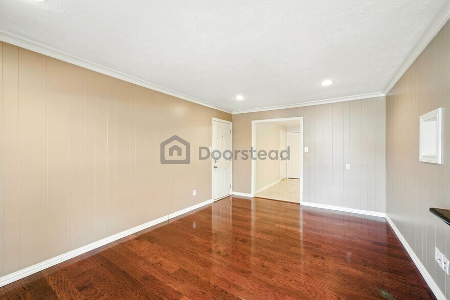 Building Photo - 6009 Sandhurst Ln