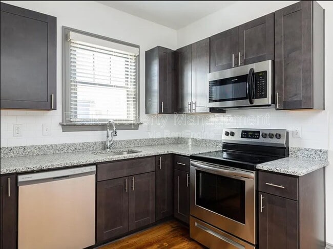 Building Photo - 2010 Maury St