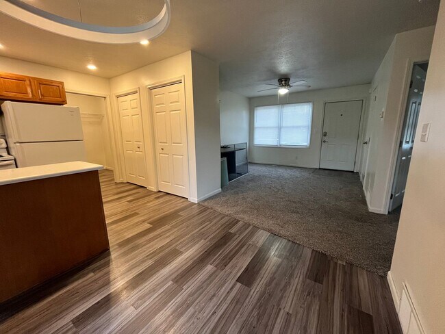 Building Photo - 6209-6211 Hipps Hollow