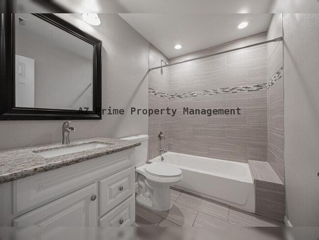 Building Photo - 1619 E Whitton Ave