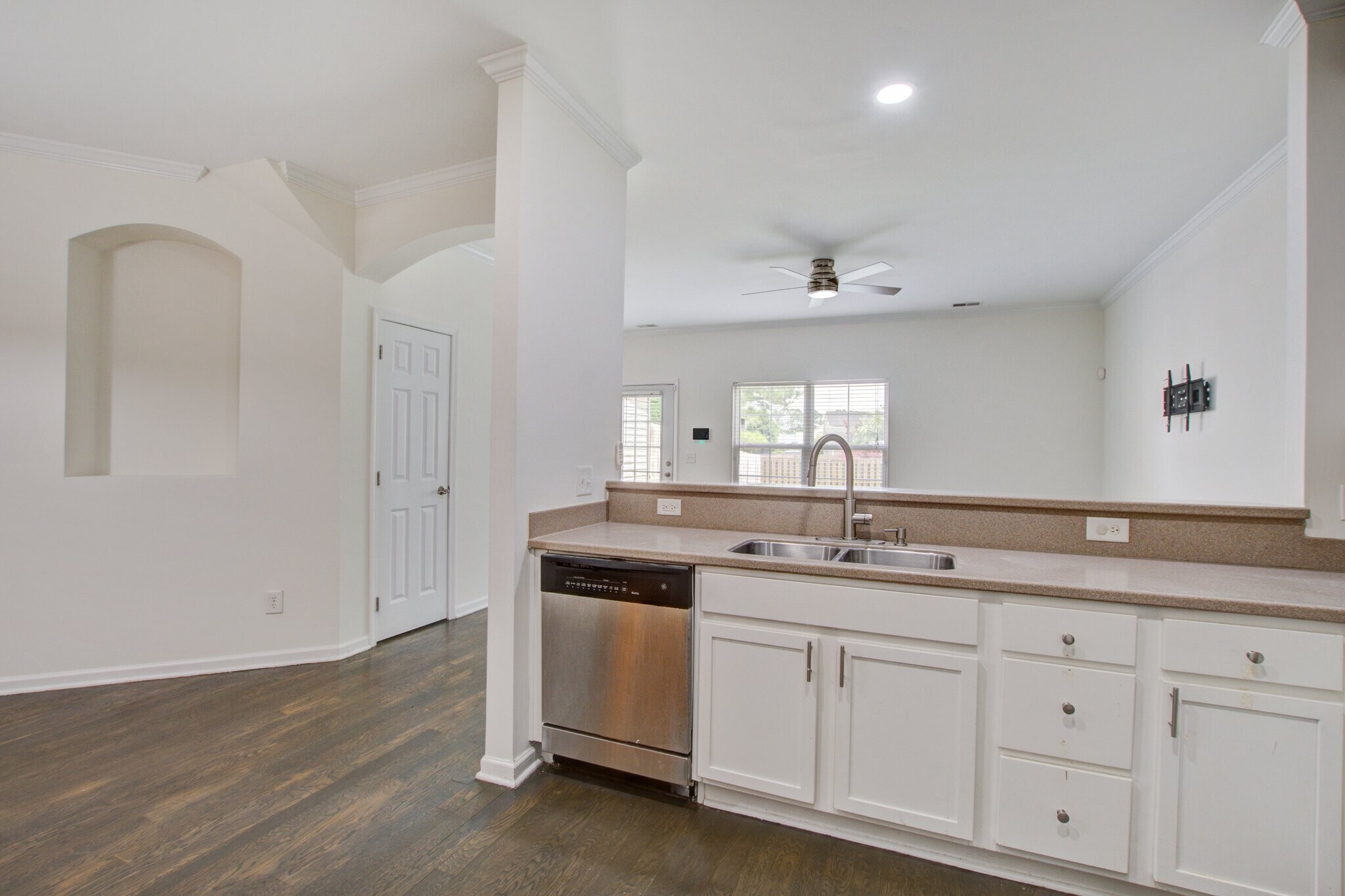 Building Photo - 106 S Lamplighter Ln