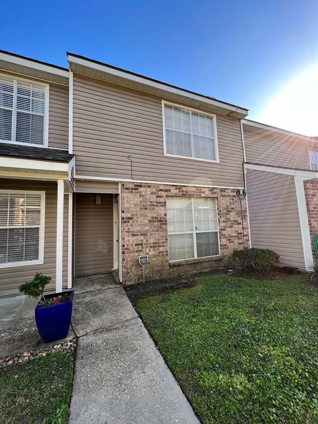 Building Photo - 6212 Stumberg Ln