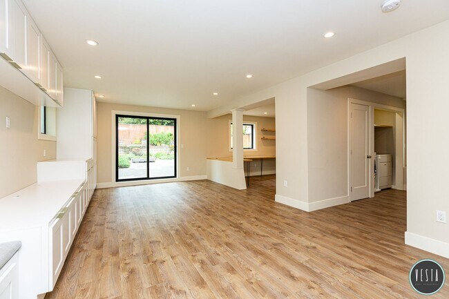 Building Photo - Exceptional Mid-Century 3BR Home in One of San Francisco's Hidden Gems