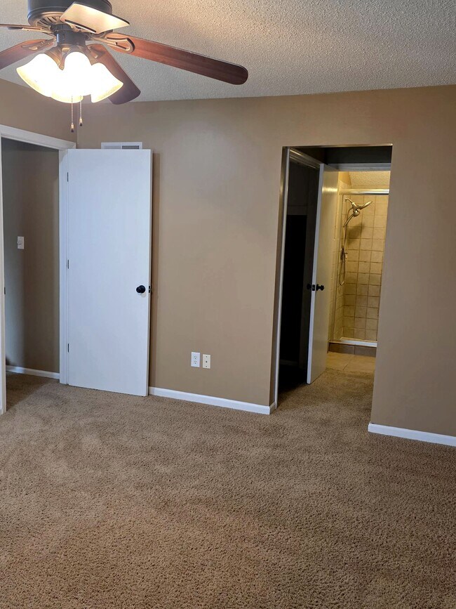 Building Photo - 807 Panther Valley