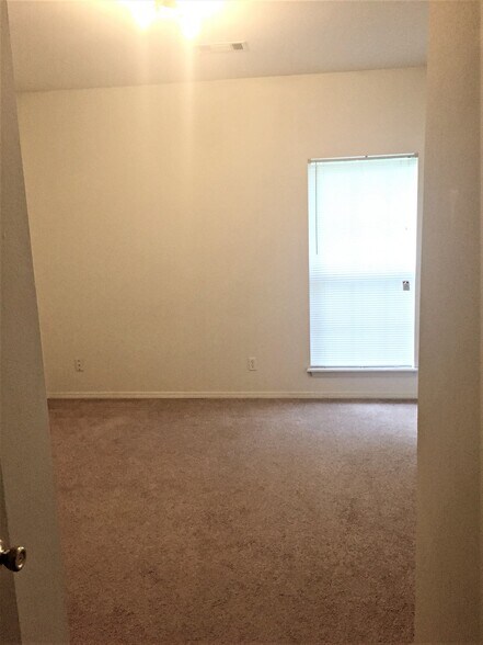 Building Photo - 1778 N Gregg Ave