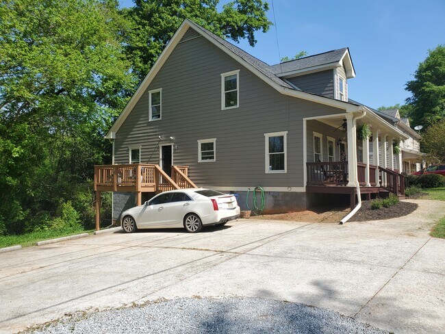 Building Photo - 137 Strickland Ave