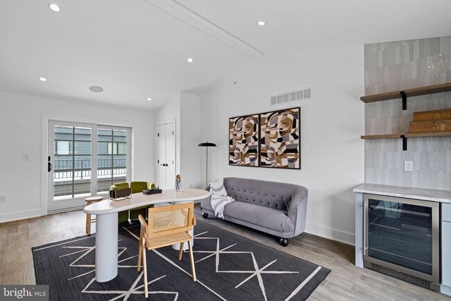 Building Photo - 742 S Broad St