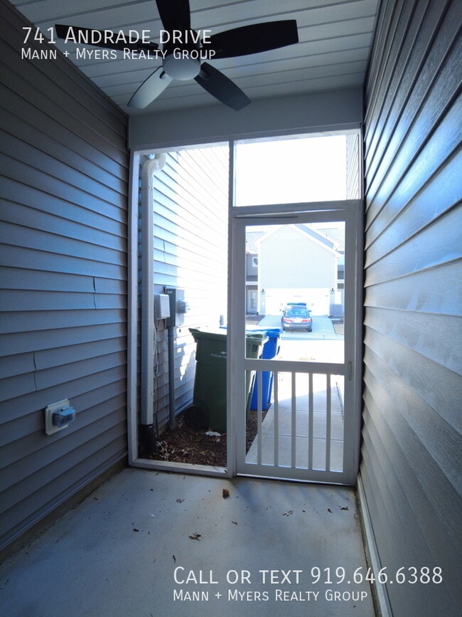 Building Photo - 741 Andrade Dr