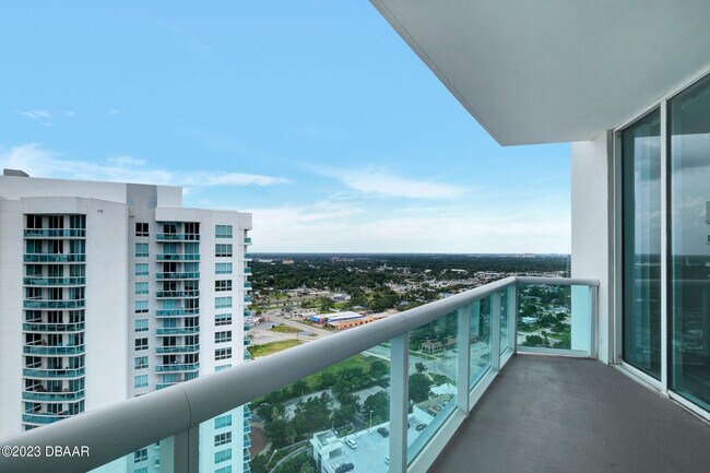 Building Photo - 241 Riverside Dr