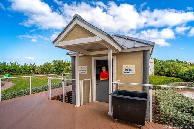 Building Photo - 5602 NE Gulfstream Way