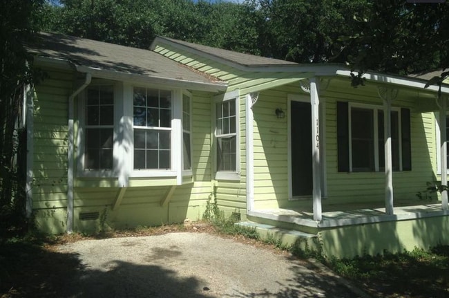 Building Photo - 1104 N LBJ Dr