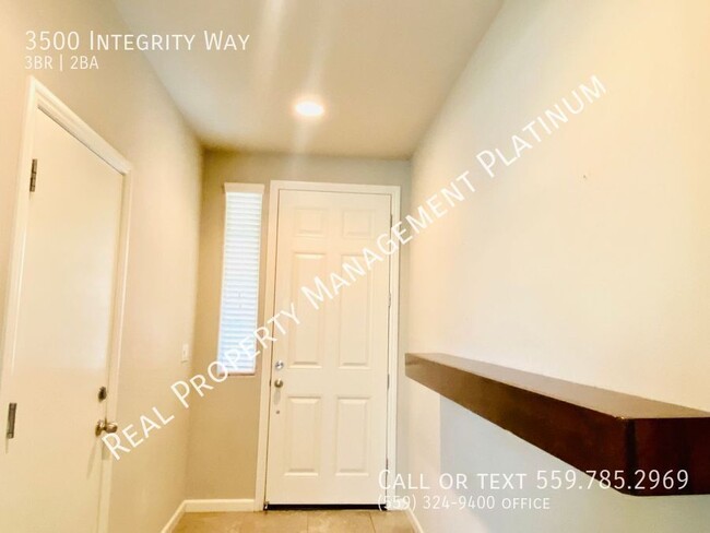 Building Photo - $2,195 Dewolf & Barstow, 3 Bedroom $500 MO...