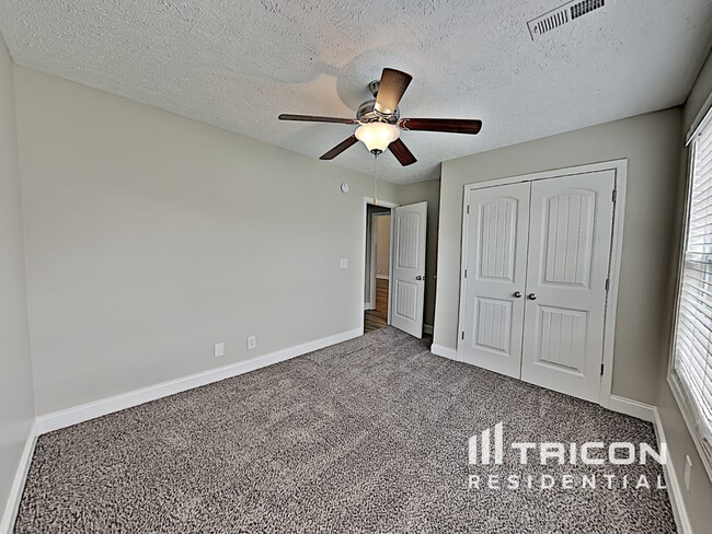 Building Photo - 531 Falkland Cir