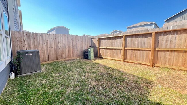 Building Photo - 4922 Dalhart Dr