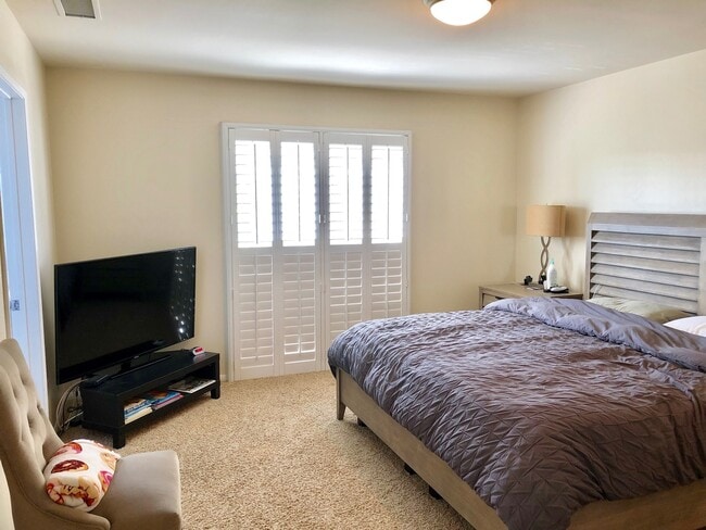 Building Photo - Lovely 3 bd/2.5 ba Townhome - Old Town Torrance!